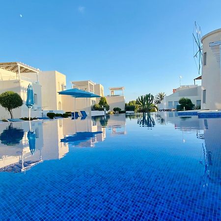 Wavebreeze Villas Paphos Bagian luar foto