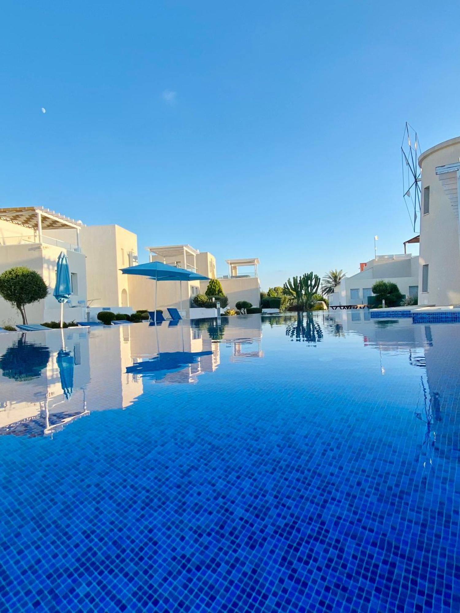 Wavebreeze Villas Paphos Bagian luar foto