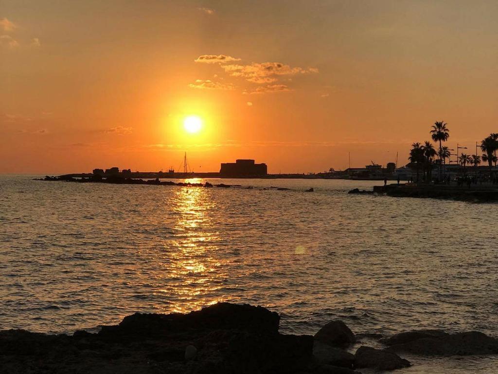 Wavebreeze Villas Paphos Bagian luar foto
