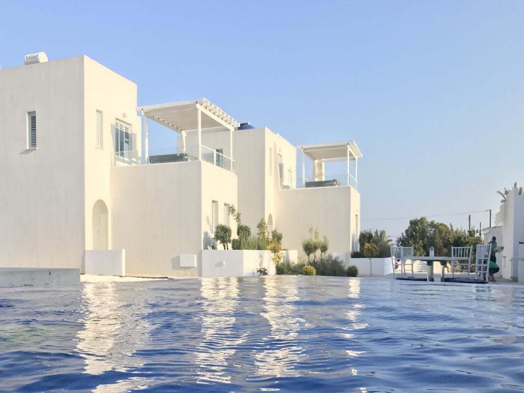 Wavebreeze Villas Paphos Bagian luar foto